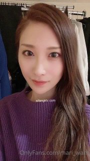 日本特黄一级大片小小尋花探花豐滿大奶外圍騷女，玩的很花，大奶子乳交，跪在沙發後入
